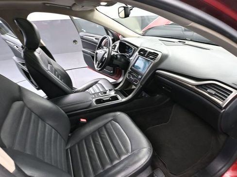 Used 2017 Ford Fusion SE w/ Fusion SE Technology Package image 46