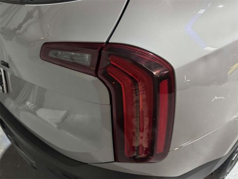 Used 2022 Kia Telluride SX w/ Nightfall Edition Package image 9