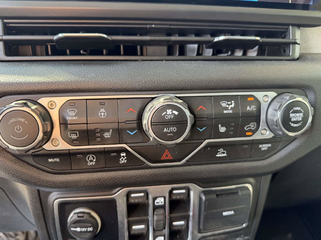 Used 2024 Jeep Wrangler Unlimited Sport AWD/4WD image 23