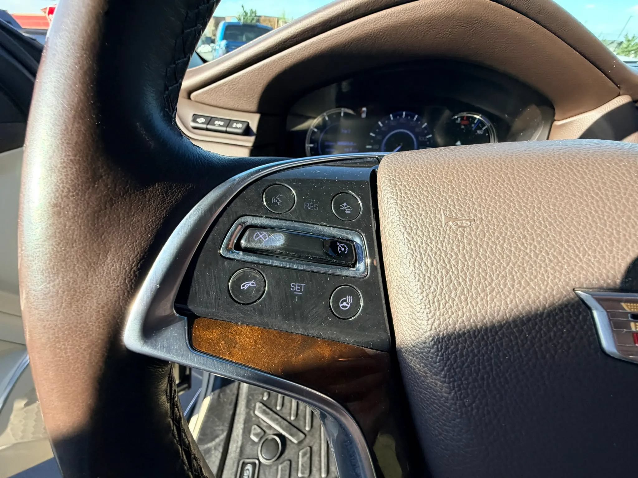 Used 2017 Cadillac Escalade ESV Premium Luxury AWD/4WD image 12