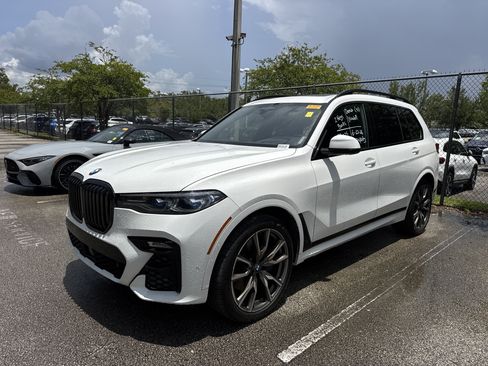 Used 2022 BMW X7 M50i AWD/4WD image 1