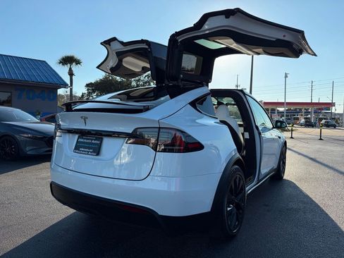 Used 2023 Tesla Model X image 5