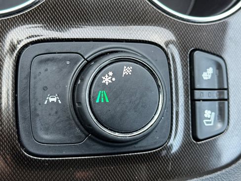 Used 2022 GMC Acadia AT4 w/ Technology Package image 33