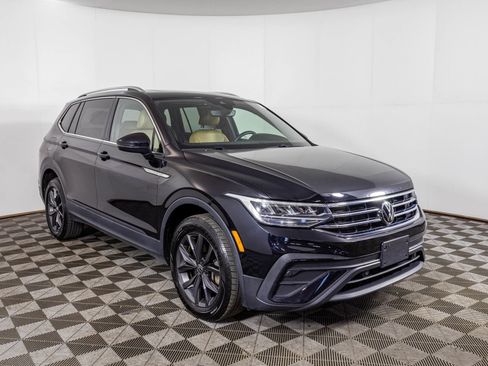 Used 2022 Volkswagen Tiguan SE w/ Panoramic Sunroof Package AWD/4WD image 14