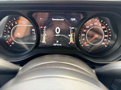 Used 2025 Jeep Gladiator Sport AWD/4WD image 13