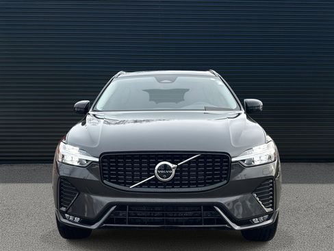 Certified 2025 Volvo XC60 B5 Plus image 2