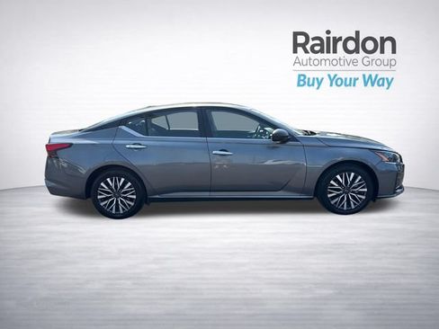 Used 2024 Nissan Altima 2.5 SV FWD image 8