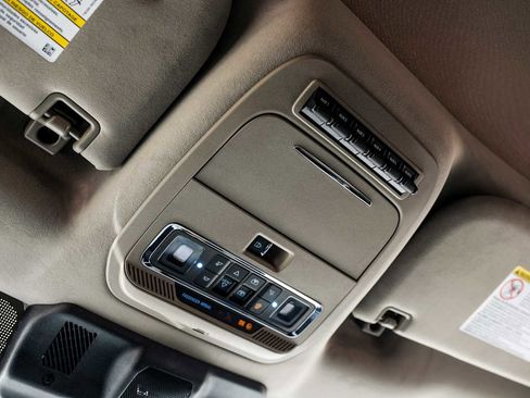 Used 2025 Ford F450 Platinum w/ Platinum Plus Package image 28