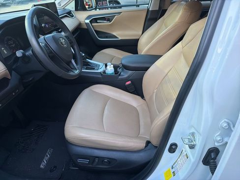 Used 2023 Toyota RAV4 Limited FWD image 7