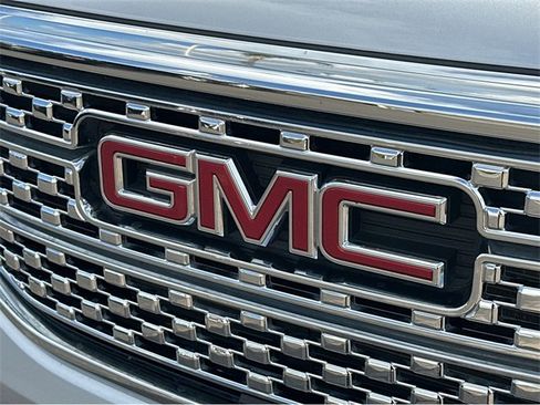 Used 2019 GMC Acadia Denali w/ Technology Package image 32