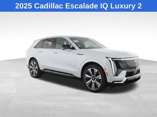 Used 2025 Cadillac Escalade IQ Luxury 2 w/ LPO, Premium Carpet Package AWD/4WD video 2