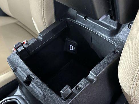 Used 2020 Jeep Wrangler Sport image 13