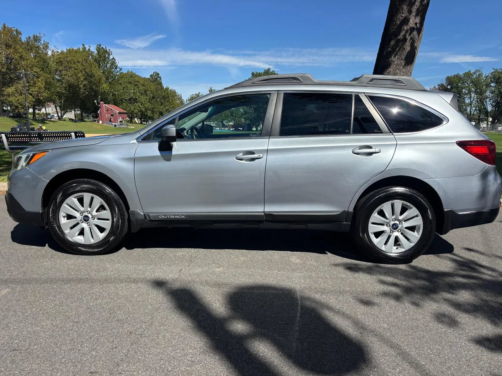 Used 2015 Subaru Outback 2.5i Premium AWD/4WD image 2
