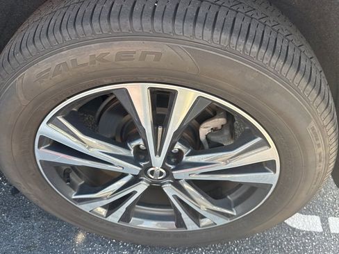 Used 2019 Nissan Rogue SV w/ Premium Package image 8