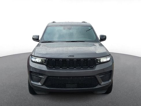 Used 2022 Jeep Grand Cherokee Altitude image 3