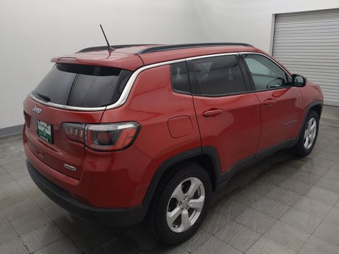 Used 2018 Jeep Compass Latitude w/ Cold Weather Group FWD image 9