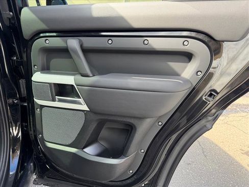 Used 2024 Land Rover Defender 110 S image 25