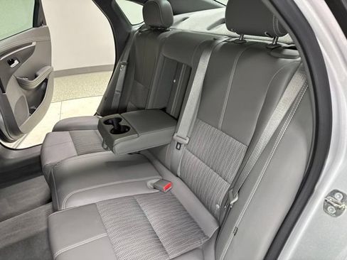 Used 2015 Chevrolet Impala LT w/ Convenience Package FWD image 24