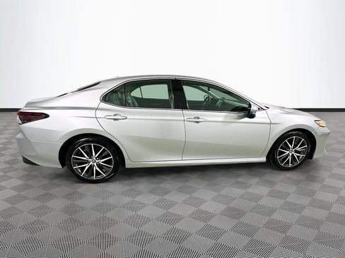 Used 2022 Toyota Camry XLE FWD image 8
