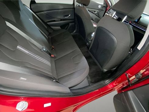Used 2024 Hyundai Elantra SEL FWD image 36
