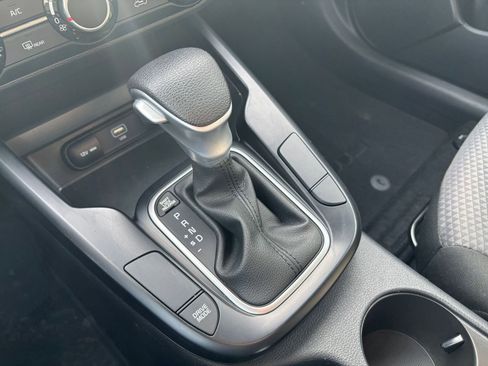 Used 2025 Kia Soul LX w/ LX Technology Package FWD image 36
