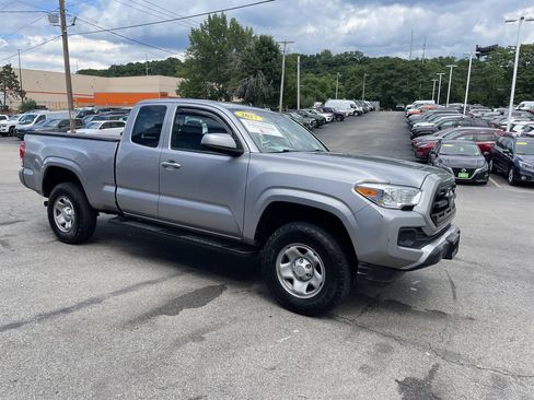 Used 2017 Toyota Tacoma SR w/ SR Convenience Package AWD/4WD image 6