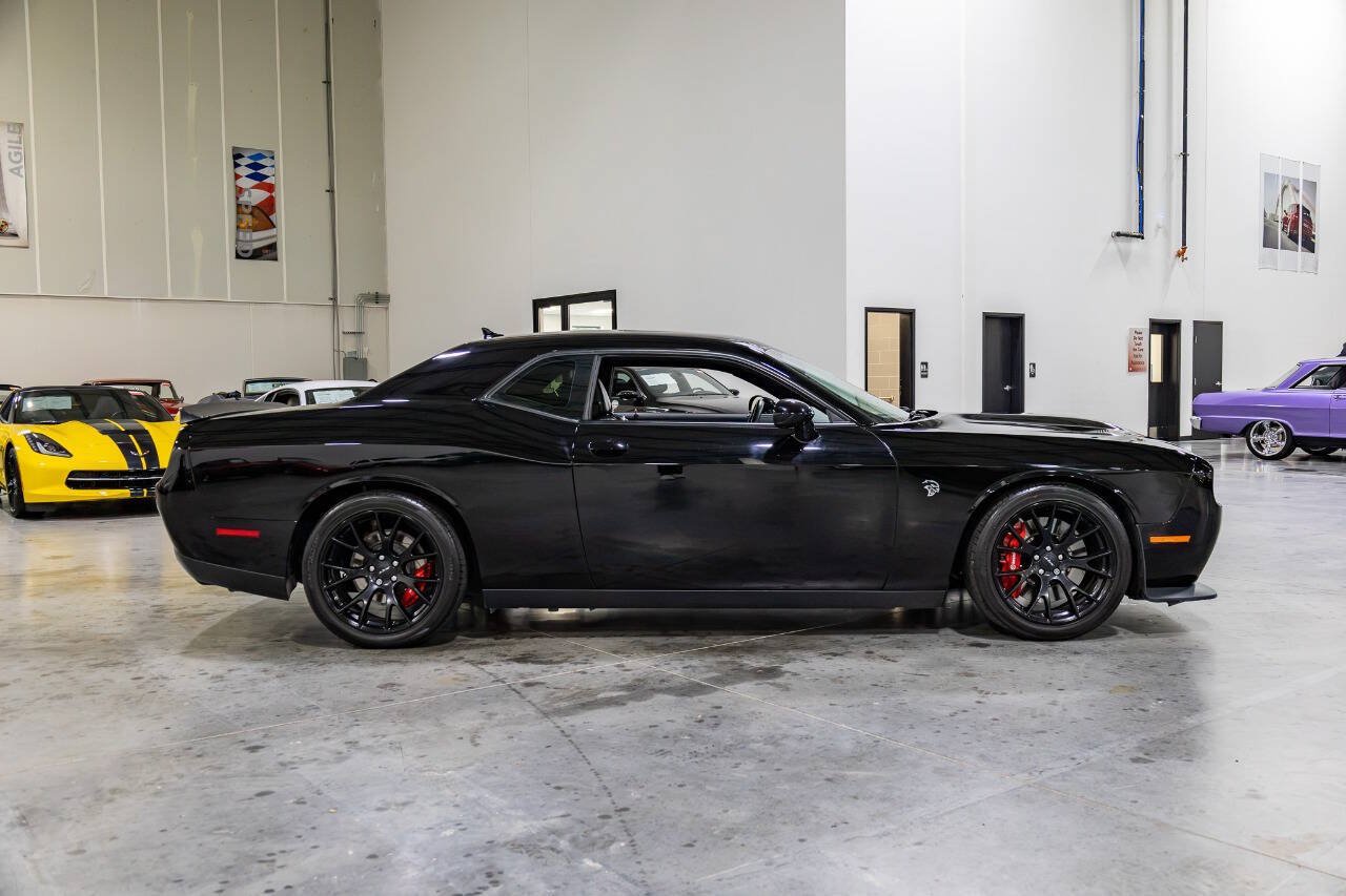 Used 2016 Dodge Challenger SRT Hellcat RWD image 8