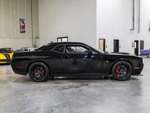 Used 2016 Dodge Challenger SRT Hellcat RWD image 8