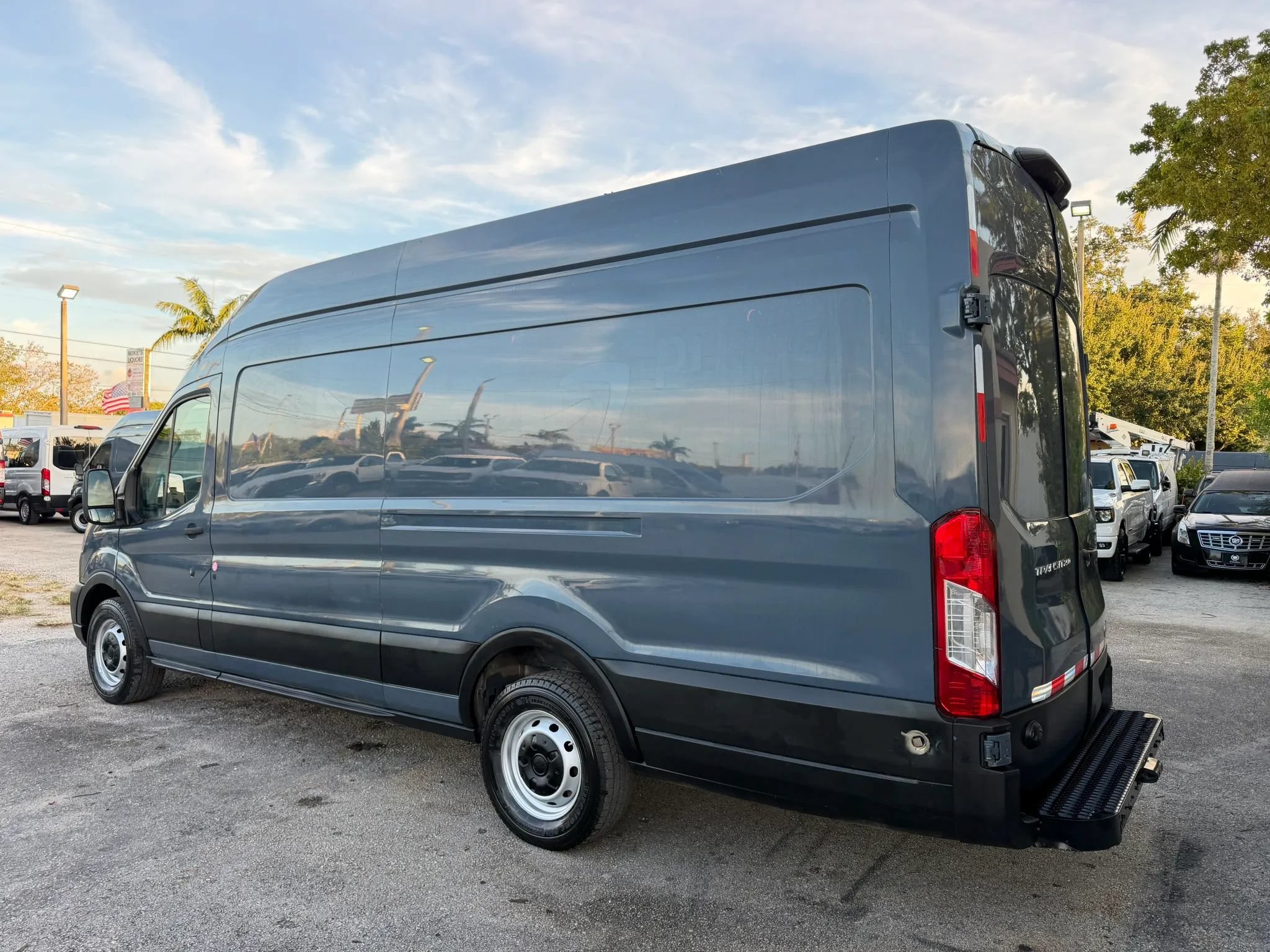 Used 2020 Ford Transit 250 148 High Roof Extended RWD image 3