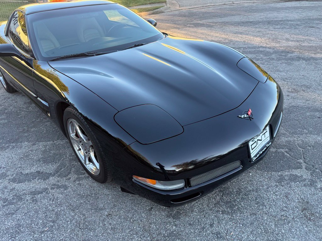 Used 2004 Chevrolet Corvette Coupe RWD image 10