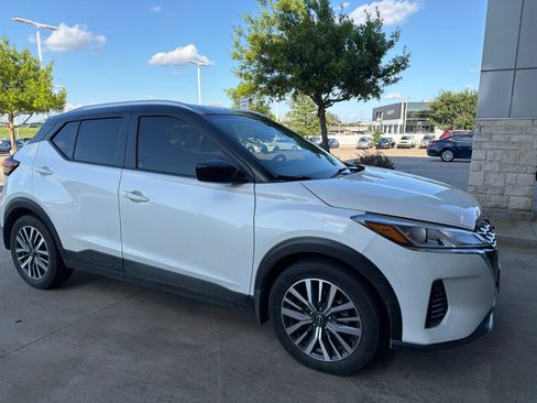 Used 2022 Nissan Kicks SV FWD image 19