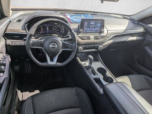 Used 2025 Nissan Altima 2.5 SV FWD image 15