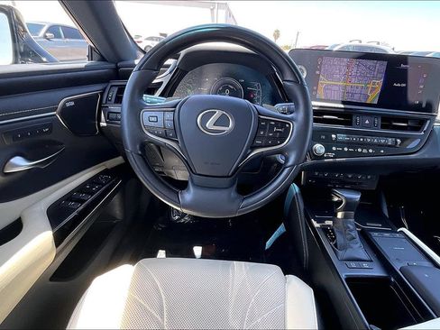Used 2022 Lexus ES 300h w/ Accessory Package 2 FWD image 31