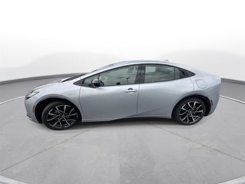 Used 2025 Toyota Prius Plug-In Hybrid FWD image 9