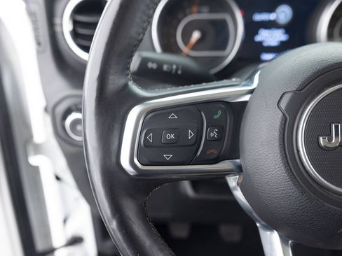 Used 2018 Jeep Wrangler Unlimited Sahara AWD/4WD image 37