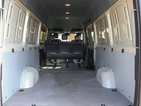Used 2022 Mercedes-Benz Sprinter 2500 image 9