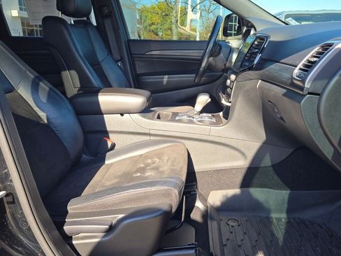 Used 2021 Jeep Grand Cherokee Laredo X image 6