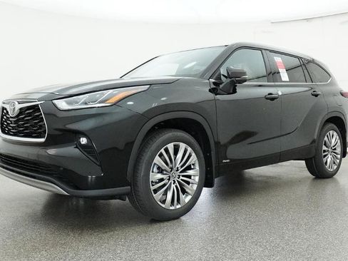 New 2026 Toyota Highlander Platinum image 13