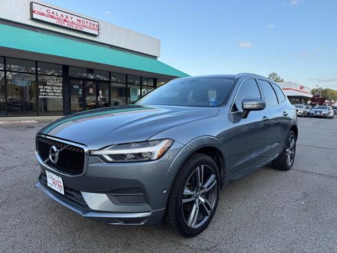 Used 2018 Volvo XC60 T5 Momentum w/ Vision Package image 1