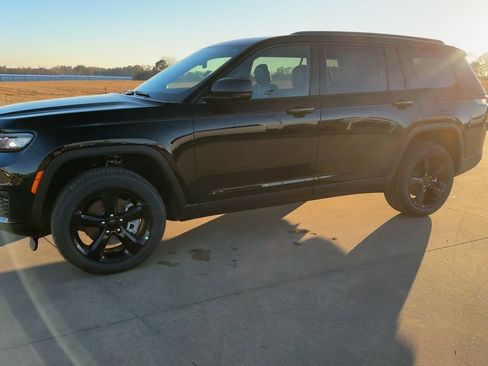 New 2025 Jeep Grand Cherokee L Altitude image 5