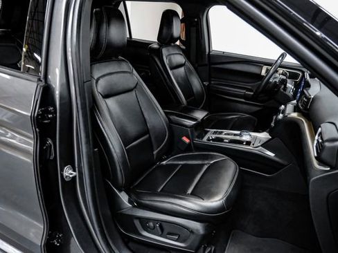 Used 2020 Ford Explorer XLT w/ Equipment Group 202A image 29