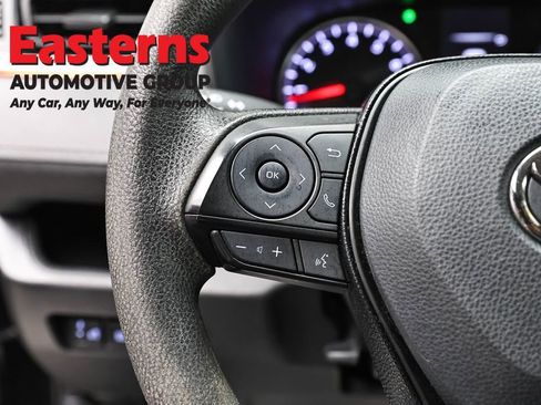 Used 2021 Toyota RAV4 LE AWD/4WD image 15