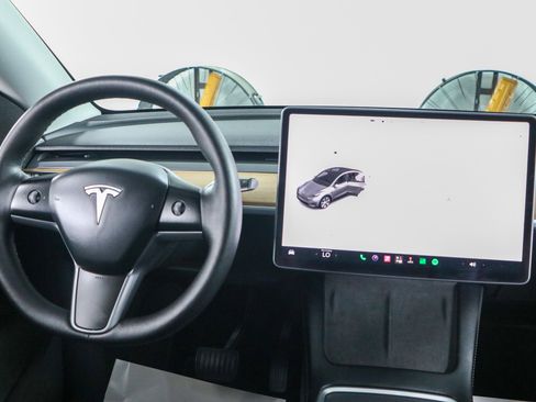 Used 2022 Tesla Model Y Long Range AWD/4WD image 16