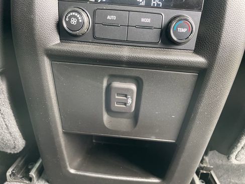 Used 2023 Chevrolet Traverse LT image 35