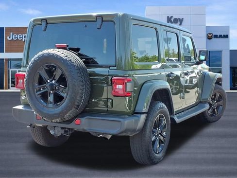 Used 2022 Jeep Wrangler Unlimited Sahara AWD/4WD image 5