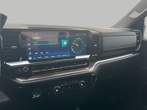 Used 2024 Chevrolet Silverado 1500 LT image 38