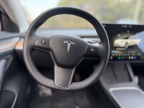 Used 2022 Tesla Model 3 Standard Range image 43