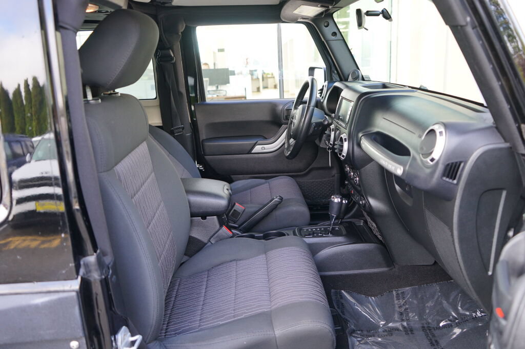 Used 2011 Jeep Wrangler Sahara w/ Connectivity Group AWD/4WD image 25