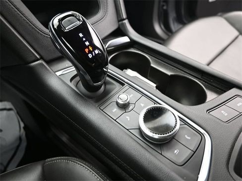 Used 2025 Cadillac XT6 Premium Luxury image 16