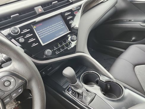 Used 2019 Toyota Camry LE w/ Convenience Package FWD image 27